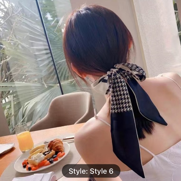 Black & Cream Satin Houndstooth Reversible Neck/Hair/Purse Scarf - Picture 2 of 4